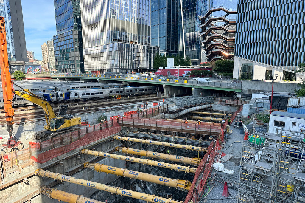 Hudson River Tunnel Construction on a rail tunnel between New York and New Jersey is shown