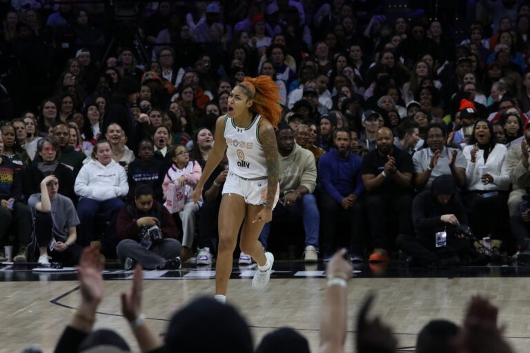 Shakira Austin runs on the court