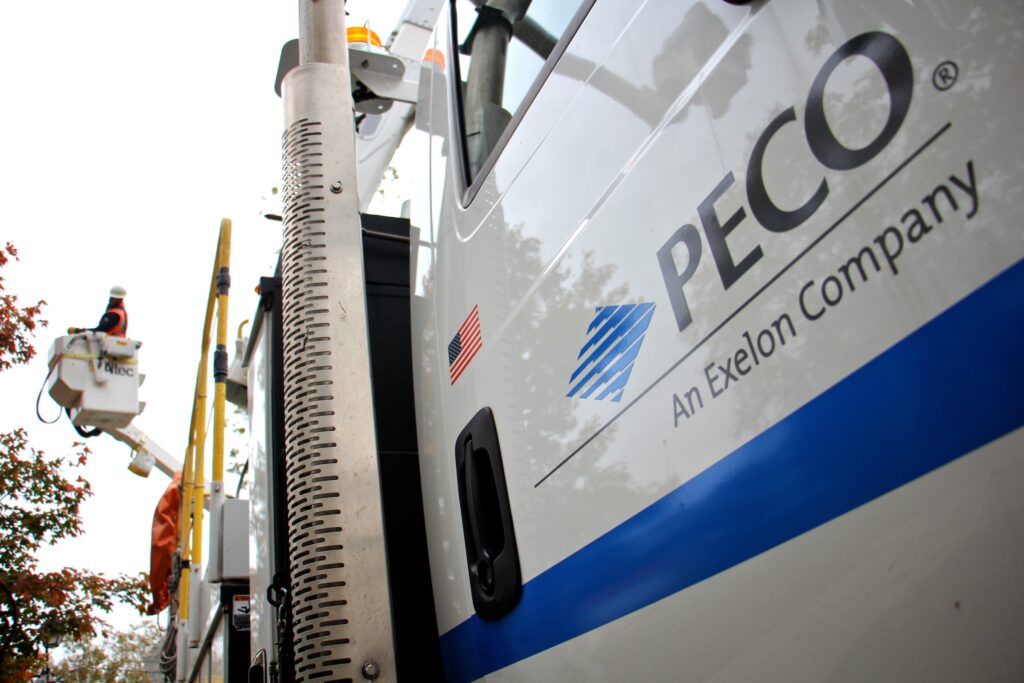 2017-11-01-e-lee-philadelphia-electric-company-peco A PECO truck has the logo on the side, as a worker is using a lift to reach something high.