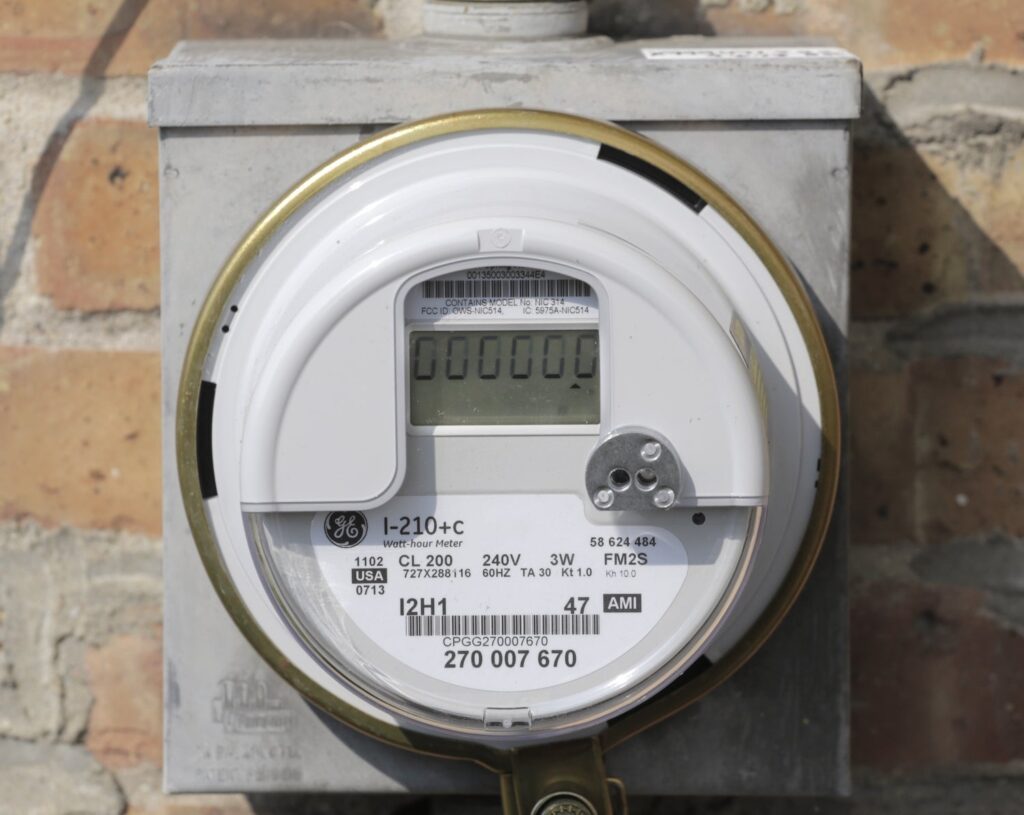electricity-utility-meter-ap-2023-03-15-pe1 Se observa un contador de servicios público