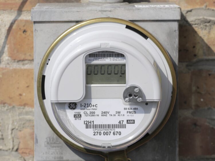 electricity-utility-meter-ap-2023-03-15-pe1 Se observa un contador de servicios público