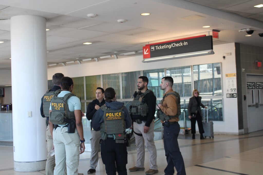ice-philadelphia-airport-en-032426 ICE agents at Philadelphia Airport