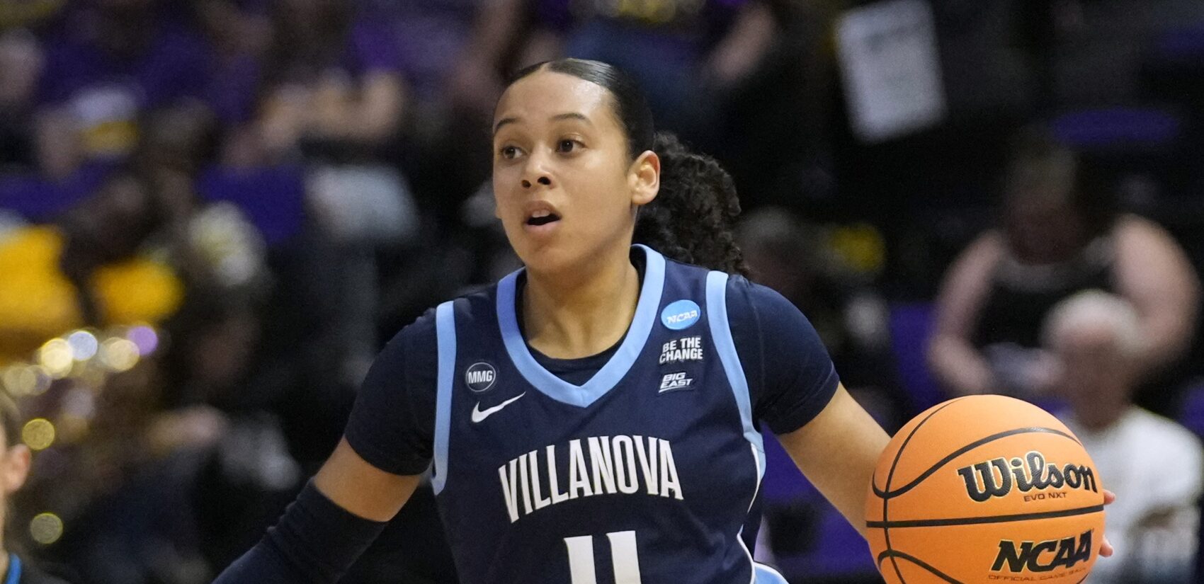 Jasmine Bascoe dribbling