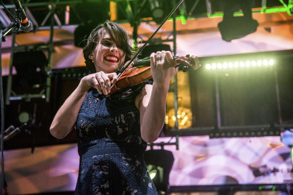 Kiana Weber of Gaelic Storm plays violin on stage
