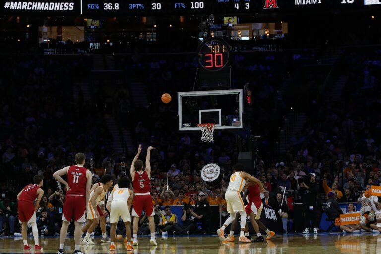 The Tennessee Volunteers playing the Miami Redhawks at Xfinity Mobile Arena