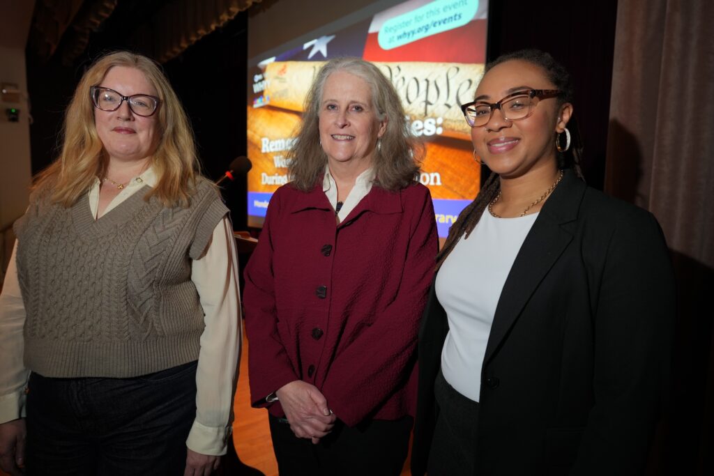 revolution-history-women-es-0327260-01 Hart, Brown and Flowers at the event