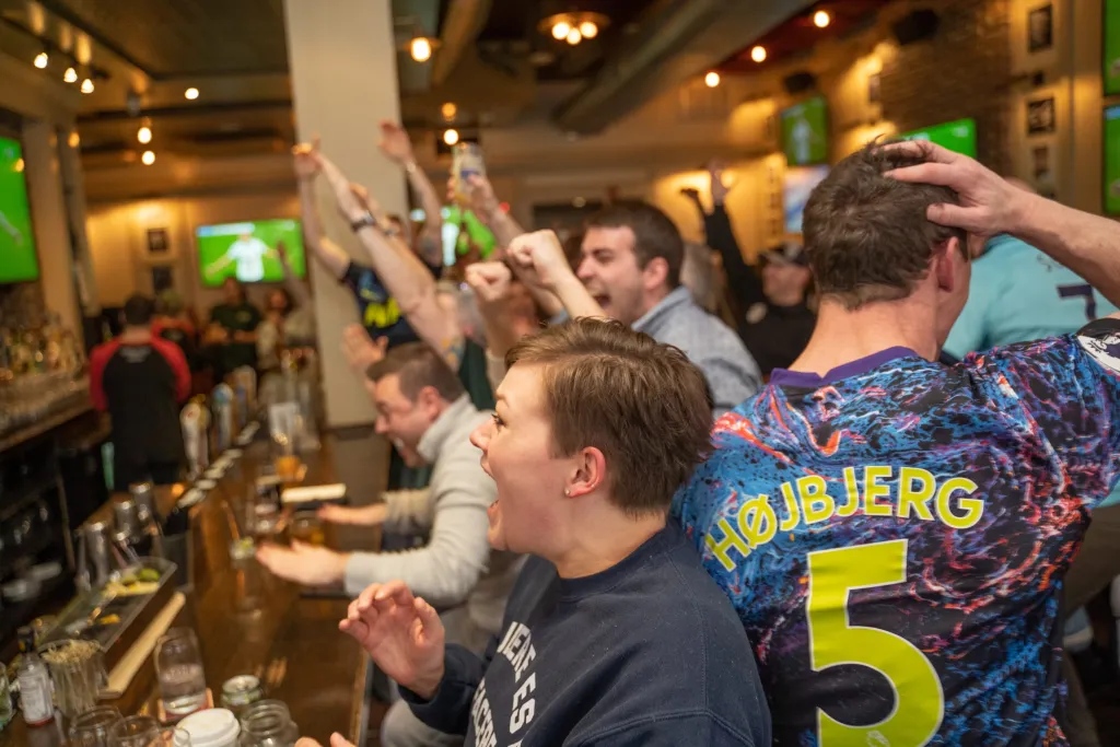englishleaguesoccer-bars32-scaled-philly soccer fans at a bar