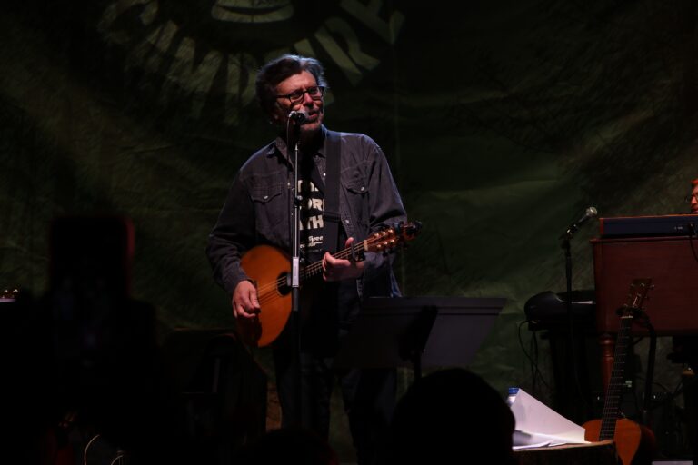 Eric Bazilian performing