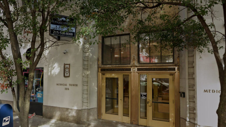Smiles at Rittenhouse Square is located in this building