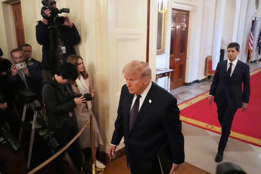 APTOPIX Trump President Donald Trump, left, and Kevin Warsh arrive at a swearing-in ceremony for Warsh as Chairman of the Federal Reserve in the East Room of the White House