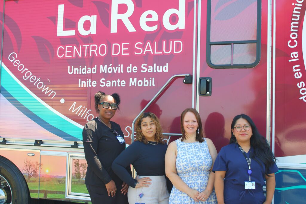 La-Red-mobilepe Janae Taylor, enfermera registrada; Yadira Chávez,