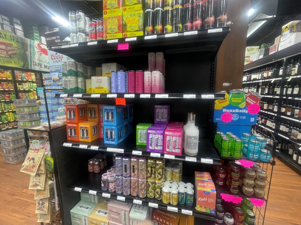 infused-drinks-delaware-c-barrish-2025-06-17-pe Las bebidas con infusión de THC han proliferado en las licorerías de Delaware
