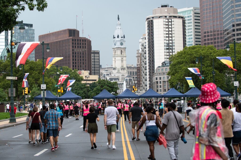 july4-welcomeamerica-25 Attendees walk along Benjamin Franklin Parkway