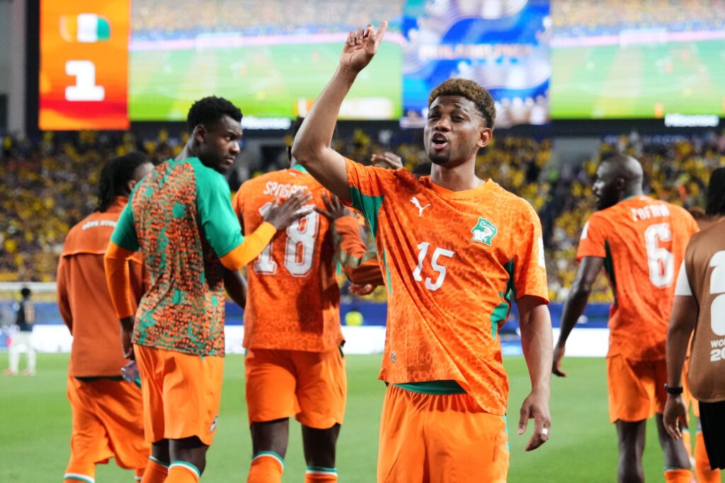 world-cup-philadelphia-ap-061426 Ivory Coast's Amad Diallo (15) gestures to fans