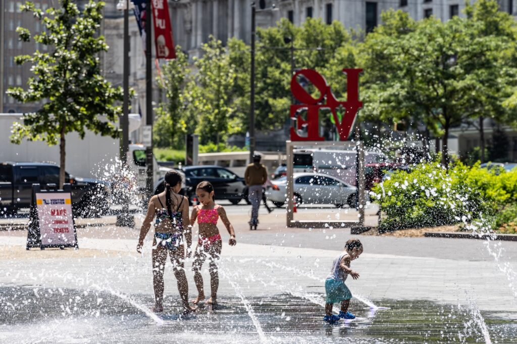 07 15 2026 k paynter heat file love park -3 Kids are playing in the water in LOVE Park.