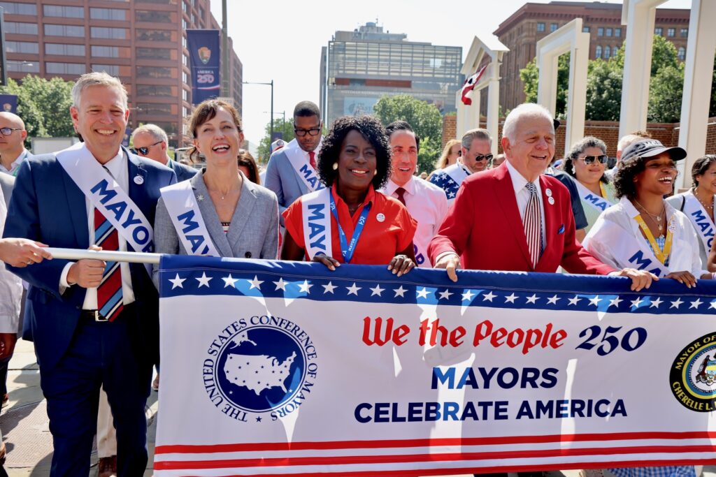 2026 07 02-e lee-philadelphia independence hall-conference of mayors we the people Members of the U.S. Conference of Mayors march through the city's historic district