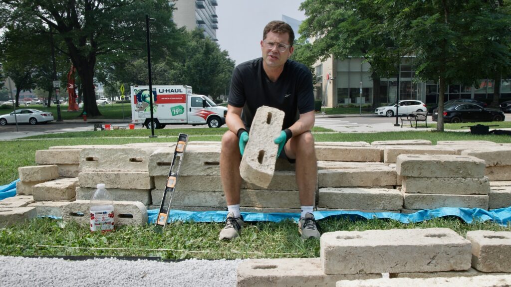 2026 07 22-e lee-jeff richards-philadelphia maja park-public art installation franklin thread holding the brick Jeff Richards with his flaxcrete blocks