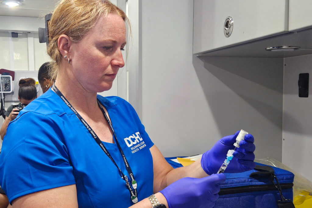 Delco-vaccines-nleonard-2026-08-18-2 Registered nurse Diana Dur prepares a dose of a vaccine