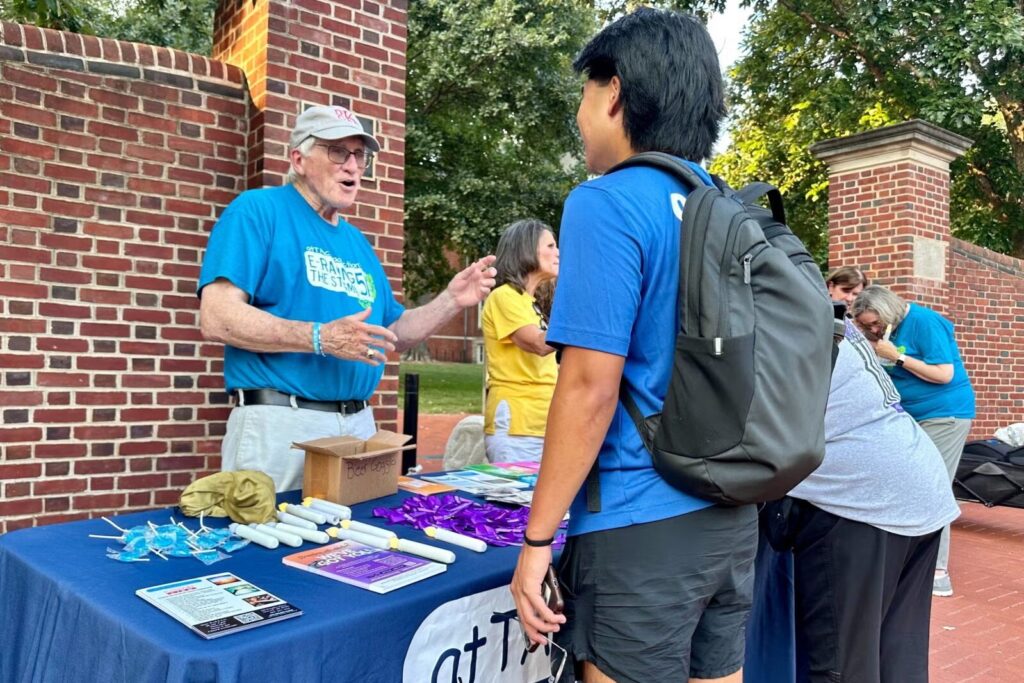 attack-addiction-j-perez-2024-08-29-2-1599×1200-file A man speaks with University of Delaware students at a booth