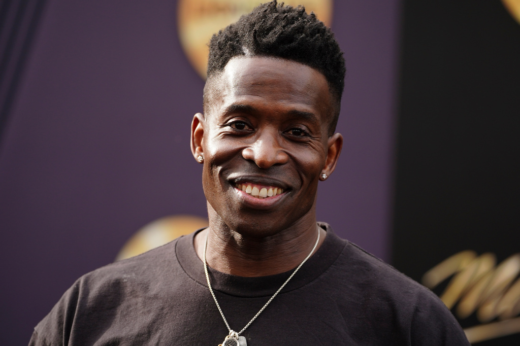 Comedian Godfrey smiles for a photo at a movie premiere