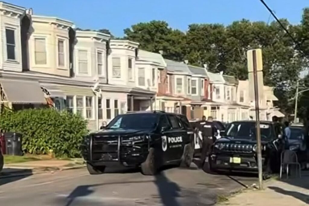 wilmington-police-shooting-response Wilmington police vehicles outside rowhomes