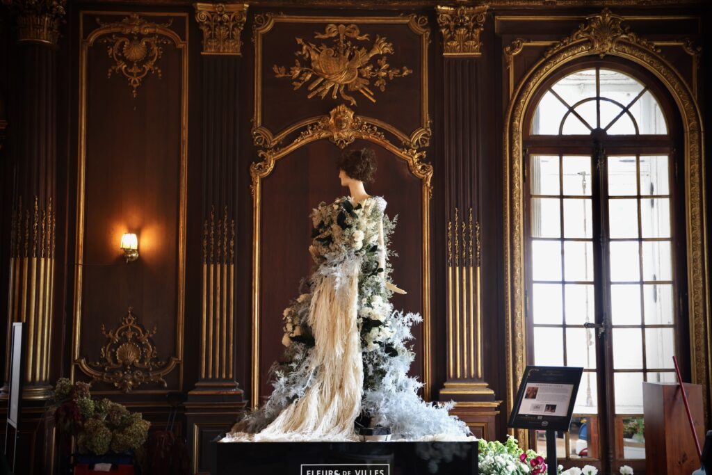 2026 09 24-e lee-elkins park lynnewood hall-bertha russell a dress on a mannequin in Lynnewood Hall
