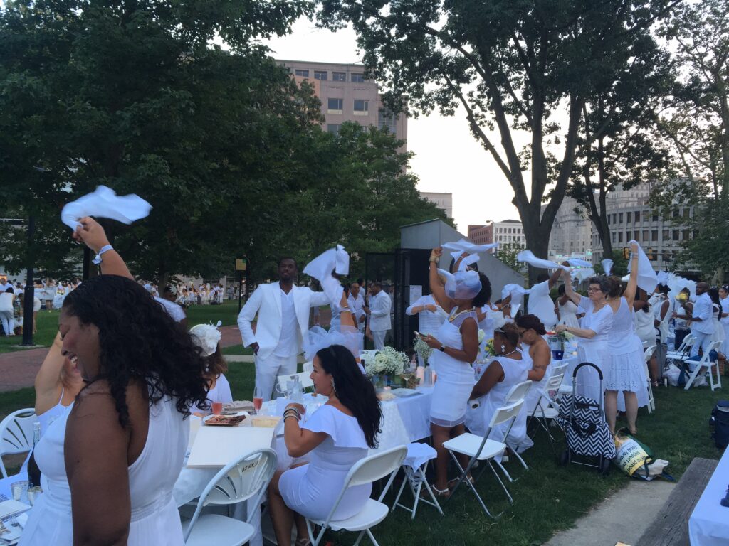 diner-en-blanc-bp-090926 Philly's take on the Paris tradition
