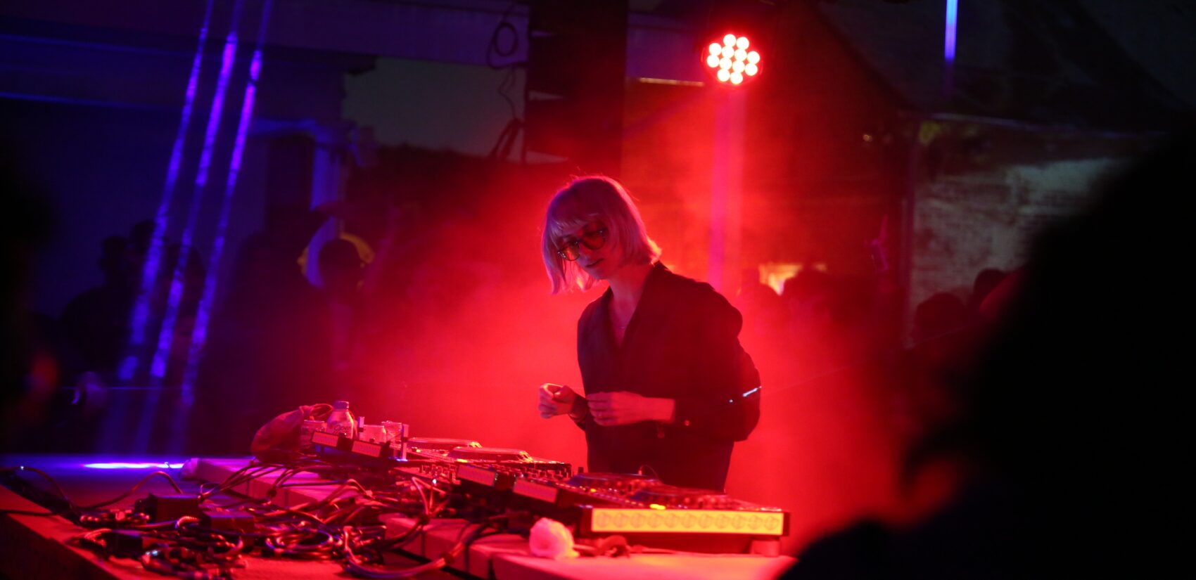 Avalon Emerson performing