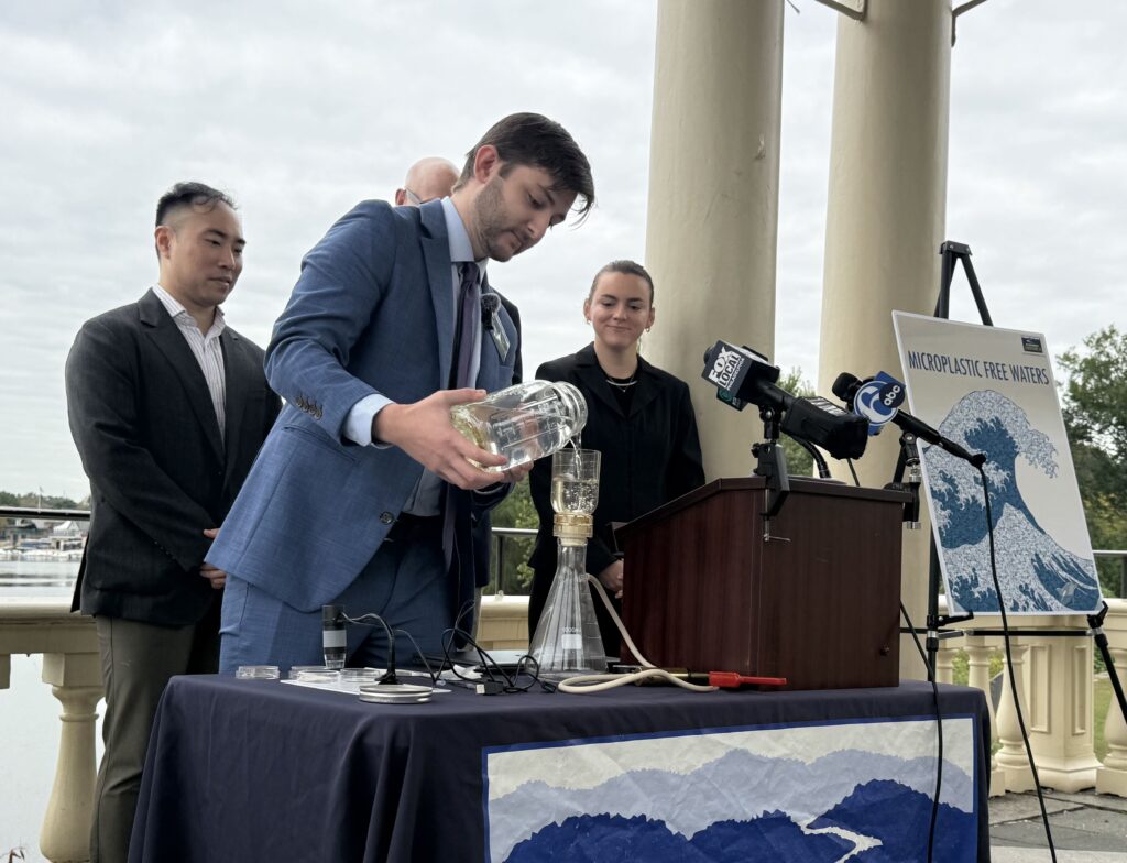 microplastics-water-zread-2026-09-30-6 At a press conference, PennEnvironment's Faran Savitz pours water into some lab equipment, to show how they conducted their tests for microplastics.