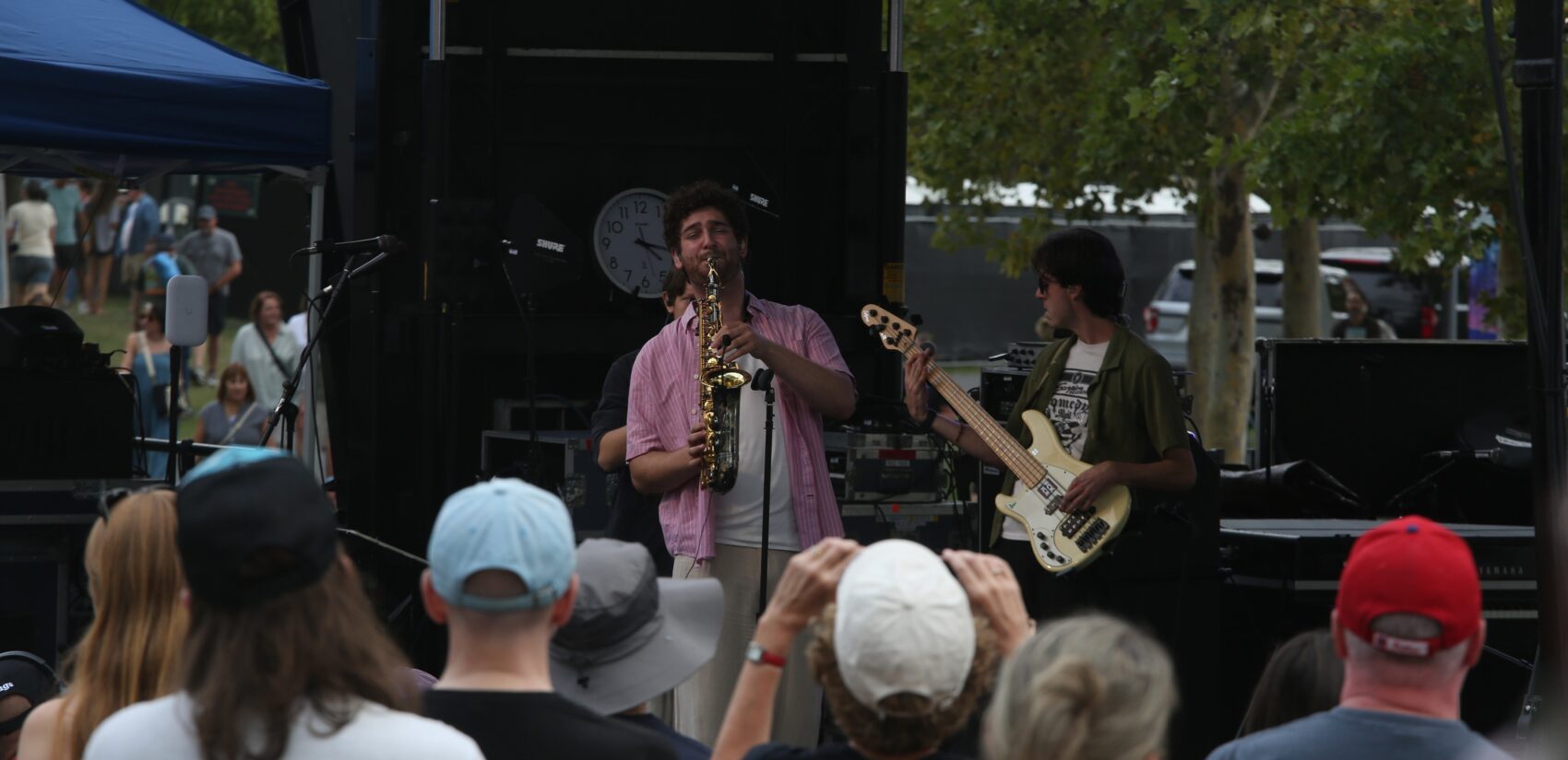 Couch performing