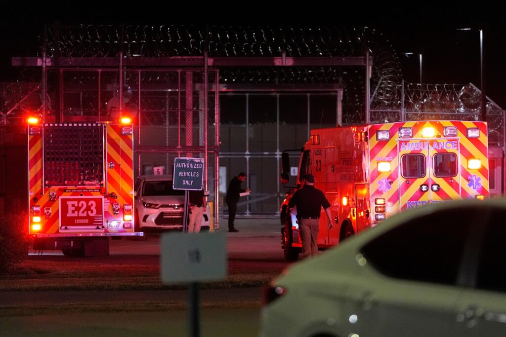 Tennessee Execution Emergency vehicles arrive at Riverbend Maximum Security Institution after the execution of Christa Pike was halted Wednesday, Sept. 30, 2026, in Nashville, Tenn. (AP Photo/George Walker IV)