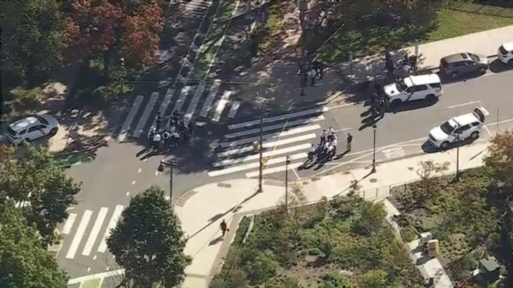 ben-frankiln-parkway-shooting-6abc-100926 Police gather at the scene in the area of 21st Street and the Ben Franklin Parkway
