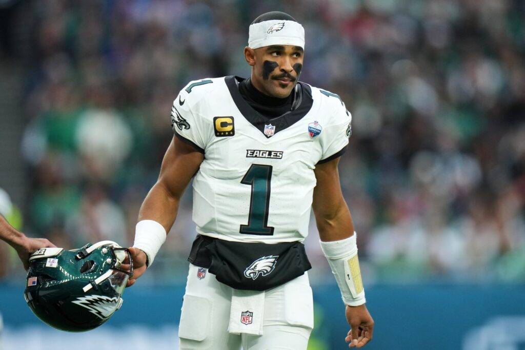 jalen-hurts-ap-101926 Philadelphia Eagles quarterback Jalen Hurts (1)