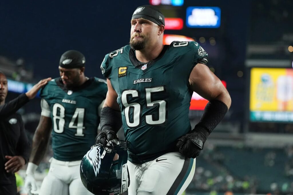 lane-johnson-2026-09-13-ap Lane Johnson running off the field