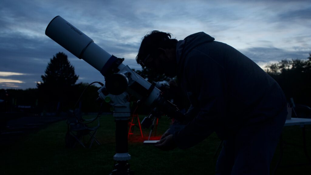 stargazing-philadelphia-suburbs-2026-kc-6 Paul Kolosick looking into a telescope